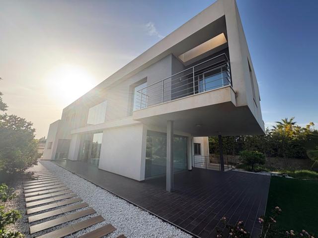 Chalet de diseño exclusivo con jardín integrado, piscina privada y acabados de lujo – Elche photo 0
