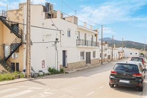¡Oportunidad única en Blanes! Casa esquinera de 257 m² para rehabilitar a tu gusto. photo 0