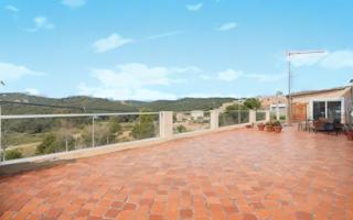 ¡Oportunidad única en Blanes! Casa esquinera de 257 m² para rehabilitar a tu gusto. photo 0