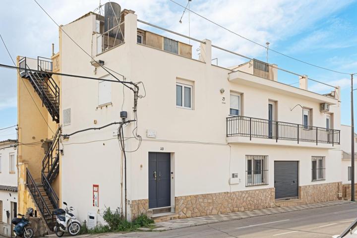 ¡Oportunidad única en Blanes! Casa esquinera de 257 m² para rehabilitar a tu gusto. photo 0