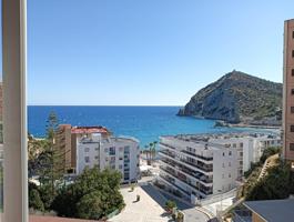Apartamento de 1 dormitorio en esquina con piscina comunitaria y vistas impresionantes al mar photo 0