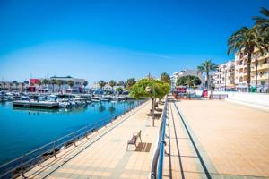 Ático Exclusivo con Terraza de 40 m² y Vistas Frontales al Mar en el Puerto de Roquetas photo 0