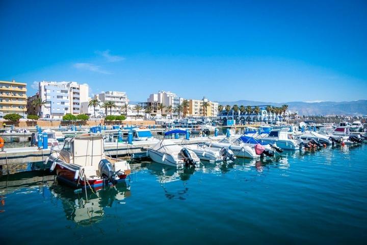 Piso Impecable de 105 m² con Terraza y Vistas Frontales al Mar en Roquetas (Puerto - La Romanilla) photo 0