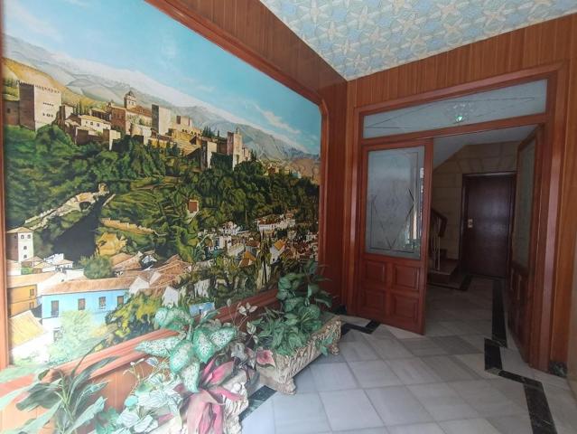 GRAN CASA ADOSADA CON LOCAL INCLUIDO photo 0
