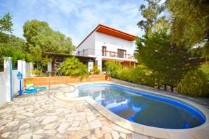 Magnífico chalet independiente con piscina y vistas a la montaña! photo 0
