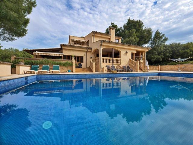 Villa a la venta en Alcudia, zona residencial Aucanada – Tranquilidad y exclusividad junto al mar photo 0