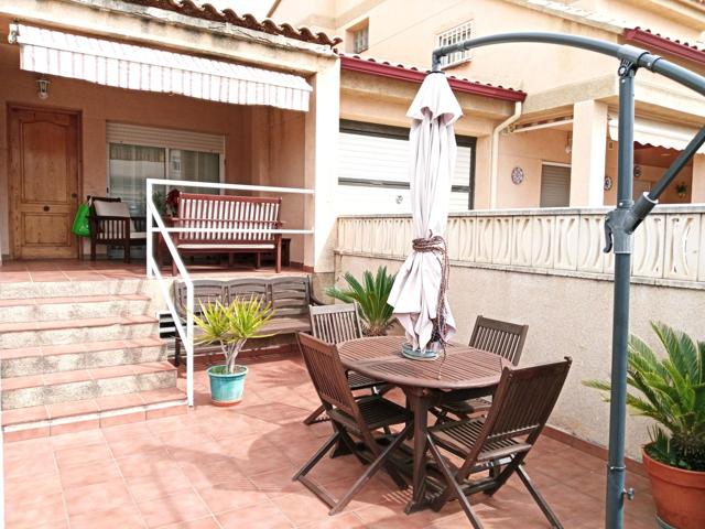 Chalet adosado esquinero en Creixell – Muy soleado y prácticamente independiente photo 0