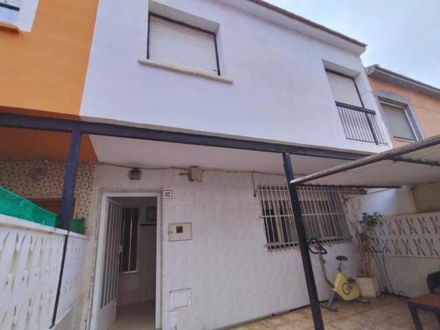Chalet adosado en venta en calle Maestro Alfosea 32 photo 0