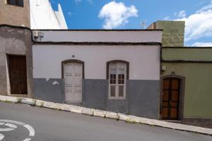 ¡Preciosa Casa con Jardín en el Casco de Arucas (a reformar)! photo 0