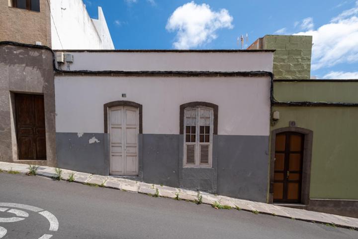 ¡Preciosa Casa con Jardín en el Casco de Arucas (a reformar)! photo 0