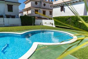 Casa con piscina comunitaria en Torredembarra–Reformada, luminosa y a 10 minutos de la playa photo 0