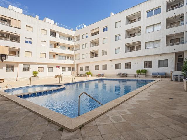 Apartamento con porche, piscina y parking a un paso del mar – Maresme photo 0