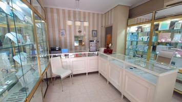 Local Comercial en Alquiler en Excelente Estado y Listo para Entrar, en una de las principales Aveni photo 0