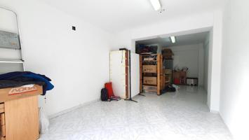 Local céntrico ideal para todo tipo de negocios de unos 30 m2. Con aseo y puerta automática. photo 0
