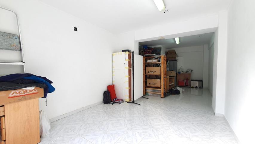 Local céntrico ideal para todo tipo de negocios de unos 30 m2. Con aseo y puerta automática. photo 0