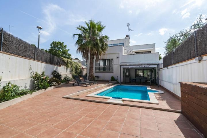 Exclusiva casa adosada con piscina privada en Mas Mel, Calafell photo 0