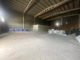 Venta exclusiva de nave industrial en Els Garidells – 500 m² construidos, gran altura y oficinas. photo 0