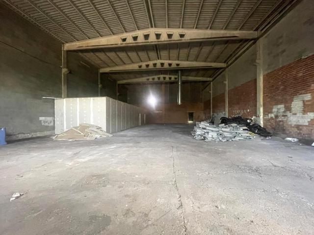 Venta de nave industrial en Els Garidells – 500 m² construidos, gran altura y diáfana photo 0