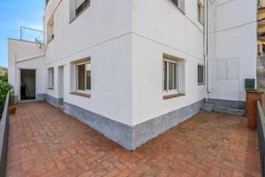 Piso bajo con patio y terraza para reformar en Sant Cebriá de Vallalta photo 0