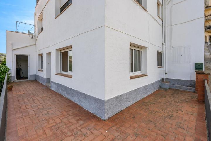 Piso bajo con patio y terraza para reformar en Sant Cebriá de Vallalta photo 0