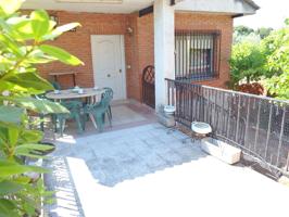 Chalet con Parcela de 1000 m² en Calalberche para Reformar – ¡Gran Potencial! photo 0