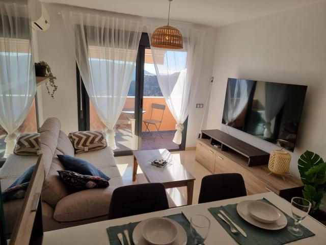 ¡Vive con vistas impresionantes al mar en este hermoso apartamento! photo 0