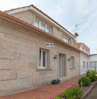 Oportunidad en Aguiño: chalet de piedra listo para entrar a vivir photo 0