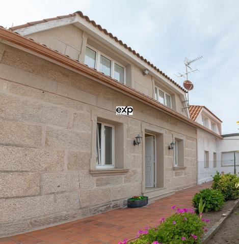 Oportunidad en Aguiño: chalet de piedra listo para entrar a vivir photo 0