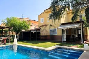 Casa independiente con piscina y acceso a club social en La Reva (Ribarroja del Turia) Valencia photo 0