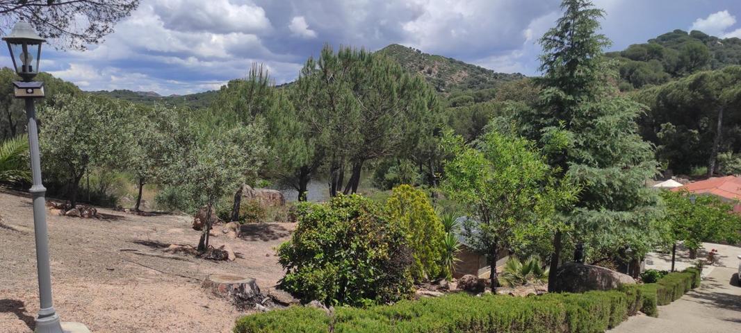 Chalet exclusivo con vistas al lago en Urbanización Las Jaras, Córdoba photo 0