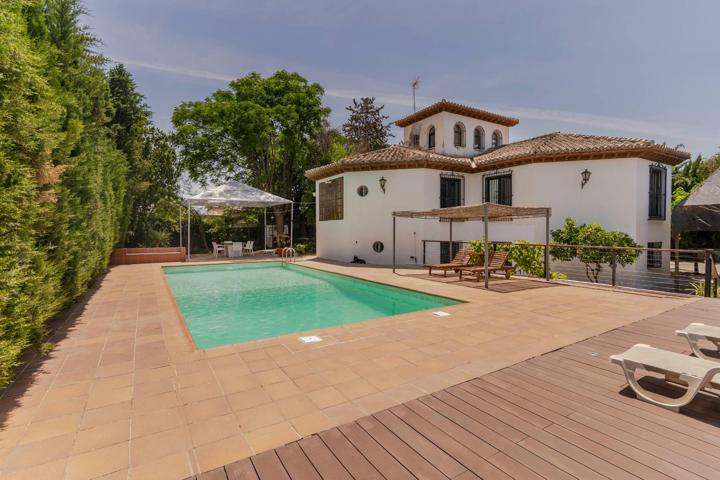 Cortijo y terreno de 7,600 m² licencia de primera ocupación cerca del aeropuerto de Granada photo 0