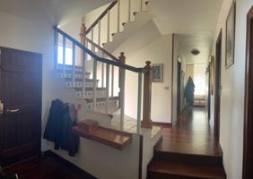¡OPORTUNIDAD EXCLUSIVA! Tu Casa Ideal con Terreno en Mourente, Pontevedra photo 0