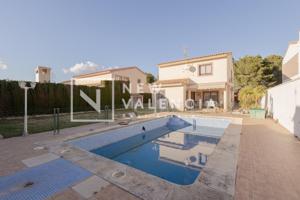 Precioso chalet unifamiliar en Colinas de San Antonio photo 0