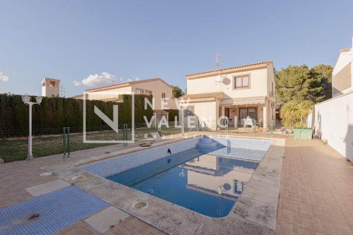 Precioso chalet unifamiliar en Colinas de San Antonio photo 0