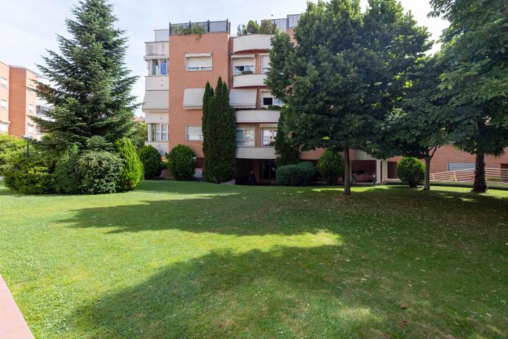 Exclusivo Ático-Dúplex Reformado con Terraza Privativa en Avenida de Europa photo 0