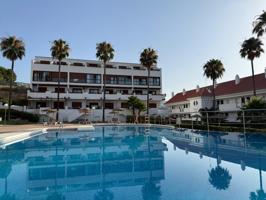 Apartamento con encanto en Mijas Golf con Sol de mañana y vistas abiertas  Ubicado en una cuidada urbanización dentro de la prestigiosa comunidad de Mijas Golf, este luminoso apartamento de dos dor photo 0