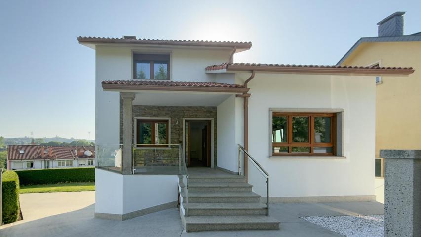 Alquiler de casa unifamiliar en el centro de Sigüeiro – ¡Ideal para familias! photo 0