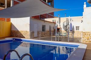 Casa de pueblo reformada con piscina y gran potencial en Los Montesinos photo 0