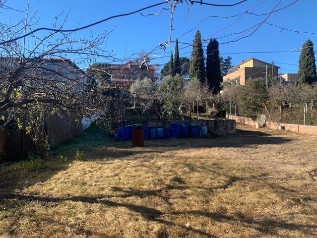 ¡Terreno plano en Vacarisses listo para construir la casa de tus sueños en España! photo 0