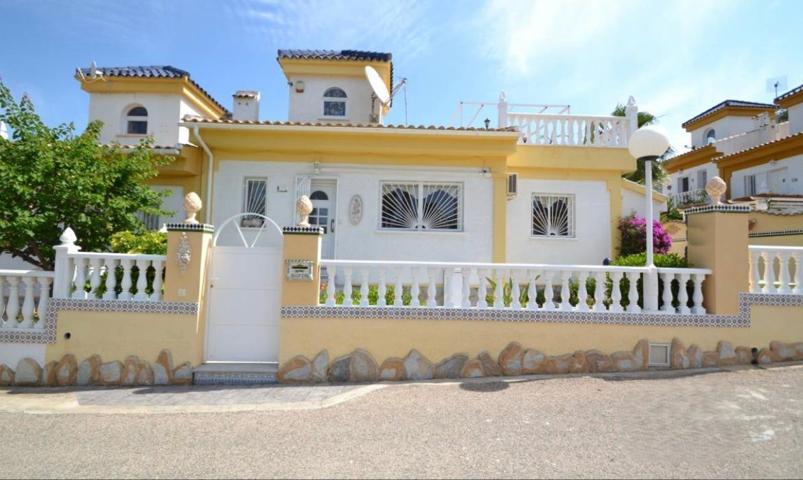 Chalet pareado en venta en Avenida de la Marquesa, 117 photo 0