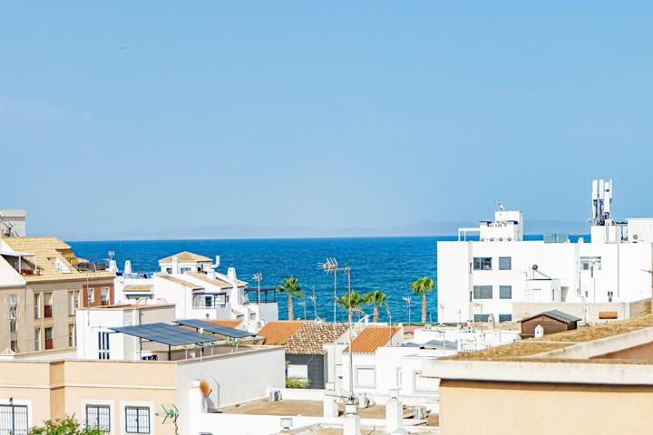 🏡 Oportunidad a 250 m del mar – Tríplex en Roquetas de Mar con azotea privada y garaje photo 0