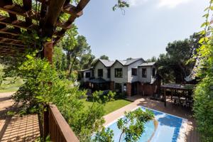 Exclusiva residencia de diseño americano con alma artística, privacidad total y confort ecológico – Valdemorillo photo 0