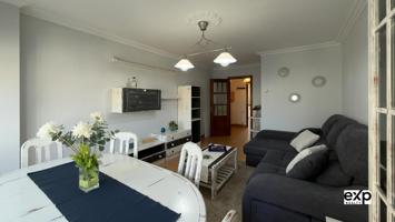 Piso 3 habitaciones amueblado en Sigüeiro photo 0