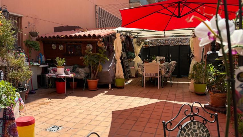 Dúplex con patio privado de 50 m² en Sant Martí – Como vivir en una casa en plena ciudad photo 0