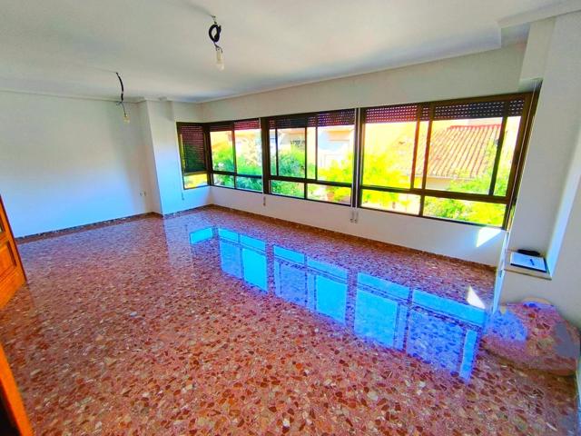 Venta de gran piso en centro de Vila-Real photo 0