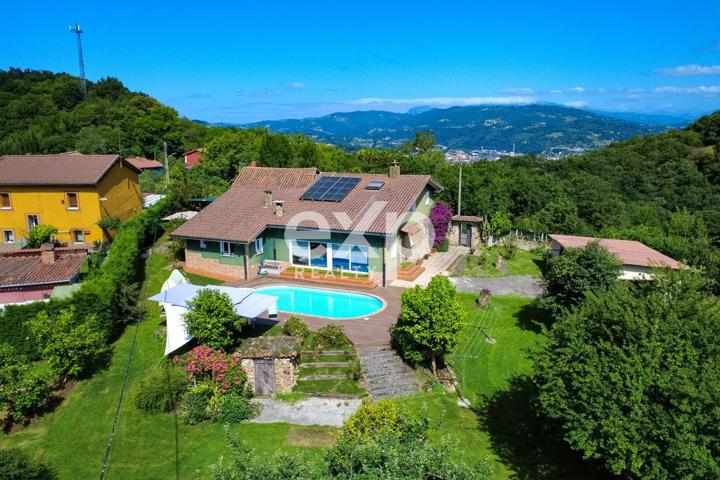 Casa reformada con piscina, frutales y parcela edificable en entorno natural privilegiado (Veneros, Langreo) photo 0