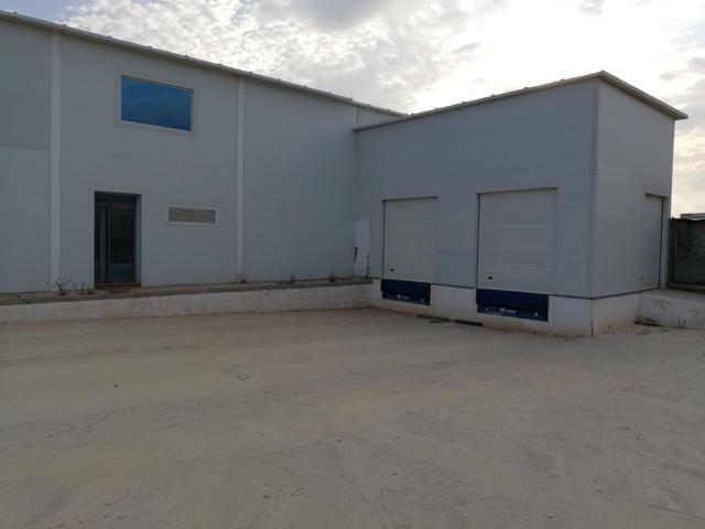 Oportunidad única: Nave industrial con cámara frigorífica y licencia de manipulado, a pie de autovía photo 0
