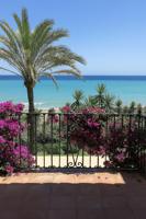 Villa Exclusiva en Primera Línea de Playa con 5 Dormitorios y Vistas Panorámicas al Mar photo 0