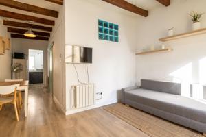 ¡Ático con Licencia Turística junto a la Sagrada Familia – Inversión Llave en Mano en la Dreta de l’Eixample! photo 0
