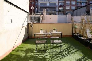 ¡Ático con Licencia Turística junto a la Sagrada Familia – Inversión Llave en Mano en la Dreta de l’Eixample! photo 0
